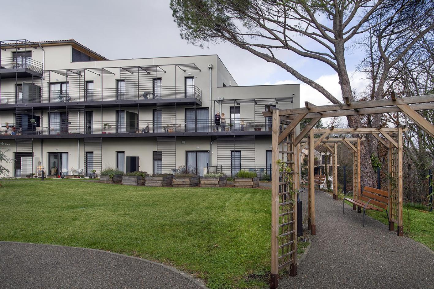 Aparthotel Domitys L'Amarante Cahors Exterior foto