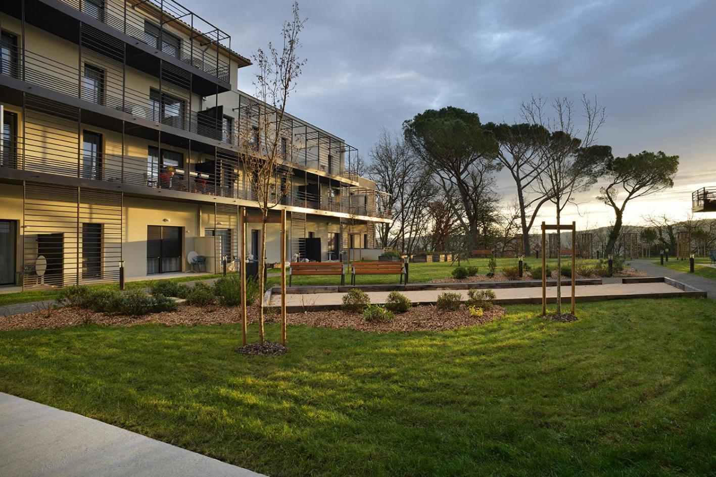 Aparthotel Domitys L'Amarante Cahors Exterior foto